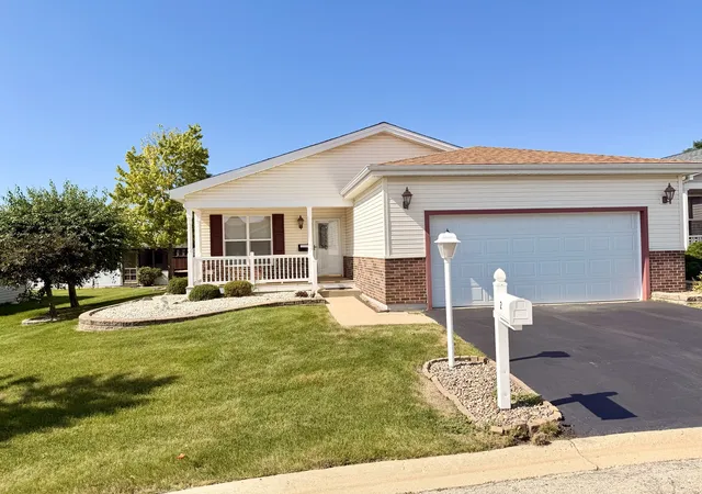 Photo 22 of Single family home for sale at 2 Suffolk Way, Grayslake, IL 60030 | MLS# 12718045 | Listing updated on 2026-09-13