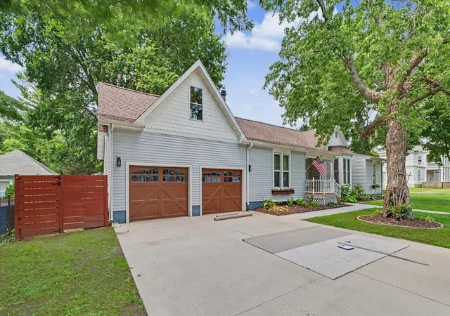 Photo 3 of Sale Pending at 718 N Charter St, Monticello, IL 61856 | MLS# 12718046 | Listing updated on 2026-08-14