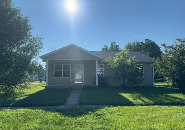 Photo 1 of Single family home for sale at 557 N Hickory St, Centralia, IL 62801 | MLS# 12718055 | Listing updated on 2026-08-27
