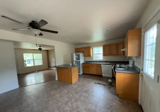 Photo 3 of Single family home for sale at 557 N Hickory St, Centralia, IL 62801 | MLS# 12718055 | Listing updated on 2026-08-27