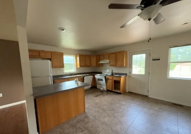 Photo 4 of Single family home for sale at 557 N Hickory St, Centralia, IL 62801 | MLS# 12718055 | Listing updated on 2026-08-27