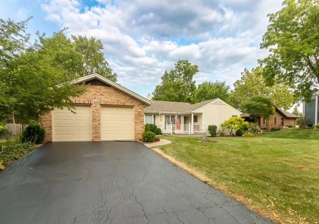 Photo 3 of Single family home for sale at 2470 Benton St, Palatine, IL 60067 | MLS# 12718092 | Listing updated on 2026-09-23