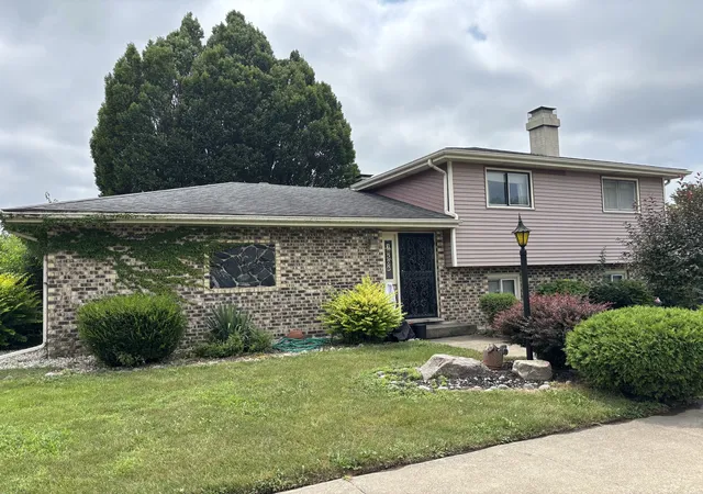 Photo 1 of Single family home for sale at 18506 Clyde Ave, Lansing, IL 60438 | MLS# 12718106 | Listing updated on 2026-09-30