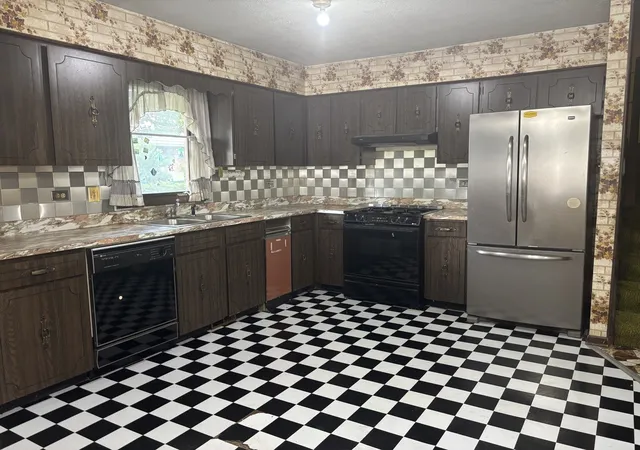 Photo 2 of Single family home for sale at 18506 Clyde Ave, Lansing, IL 60438 | MLS# 12718106 | Listing updated on 2026-09-30