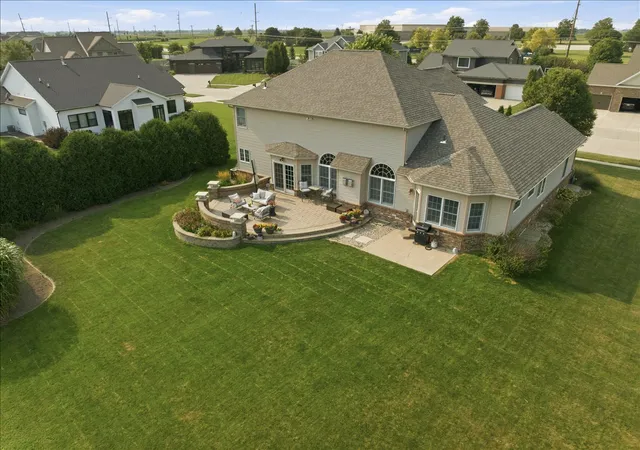 Photo 4 of Single family home for sale at 1203 Silver Oak Cir, Normal, IL 61761 | MLS# 12718118 | Listing updated on 2026-10-04