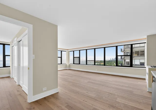 3rd image of 5801 N Sheridan Rd #20D, Chicago, IL 60660 | MLS# 12718122