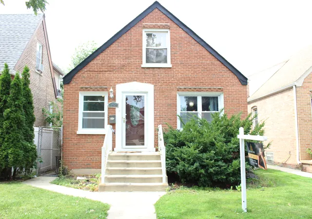 Photo 1 of Single family home for sale at 10420 S Peoria St, Chicago, IL 60643 | MLS# 12718180 | Listing updated on 2026-10-07