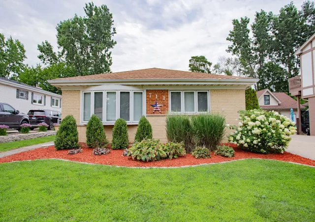 Photo 1 of Single family home for sale at 711 Schiller St, Itasca, IL 60143 | MLS# 12718204 | Listing updated on 2026-09-19