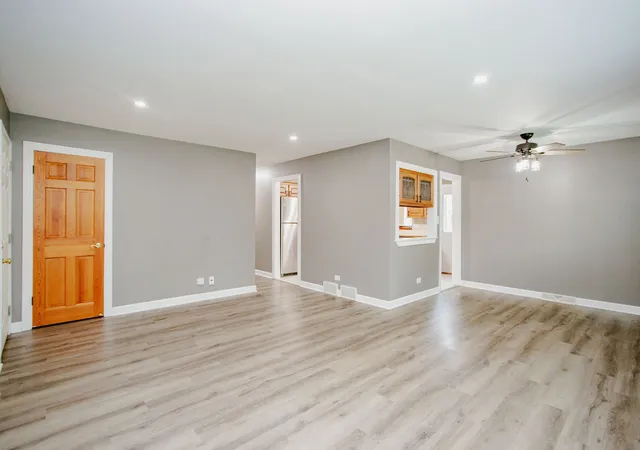 Photo 3 of Single family home for sale at 711 Schiller St, Itasca, IL 60143 | MLS# 12718204 | Listing updated on 2026-09-19