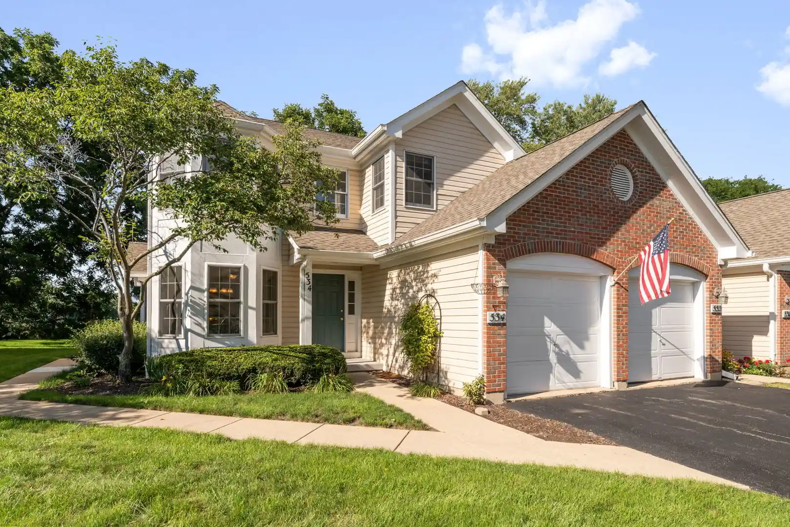 Listing Photo 2 - Condo for sale in 532 Bradbury Ln located at 532 Bradbury Ln, Geneva, IL 60134 - Unit #532