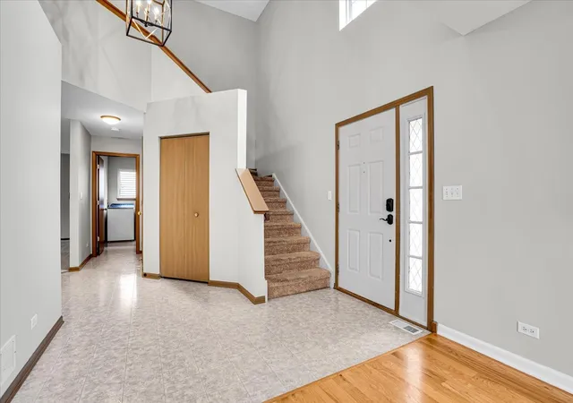 Photo 3 of Single family home for sale at 542 Waterford Ln, South Elgin, IL 60177 | MLS# 12718217 | Listing updated on 2026-09-10