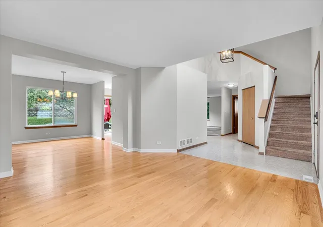 Photo 4 of Single family home for sale at 542 Waterford Ln, South Elgin, IL 60177 | MLS# 12718217 | Listing updated on 2026-09-10