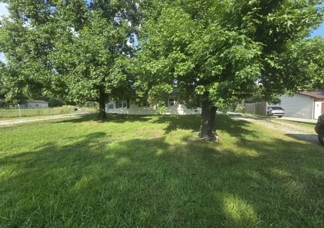 Listing Photo 2 - Condo for sale in building located at 12300 N Sparrow Ln, Mt Vernon, IL 62864 - Unit #