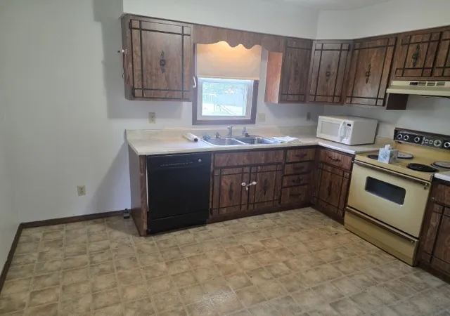 Listing Photo 4 - Condo for sale in building located at 12300 N Sparrow Ln, Mt Vernon, IL 62864