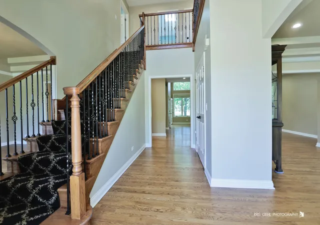 Photo 3 of Single family home for sale at 2935 Oxford Ct, Aurora, IL 60502 | MLS# 12718246 | Listing updated on 2026-10-01