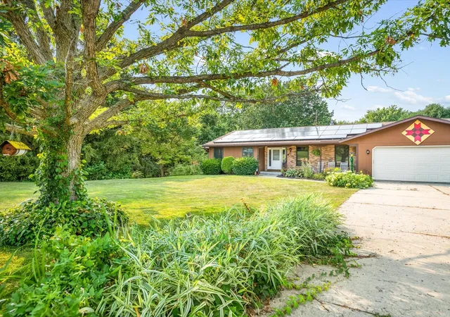 Photo 2 of Single family home for sale at 3222 N Silver Ridge Dr, Oregon, IL 61061 | MLS# 12718253 | Listing updated on 2026-08-04