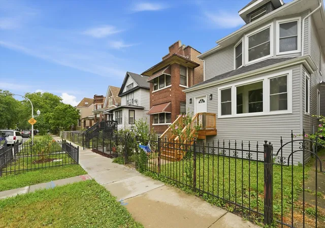 Photo 2 of Sale Pending at 821 N Lockwood Ave, Chicago, IL 60651 | MLS# 12718260 | Listing updated on 2026-08-25