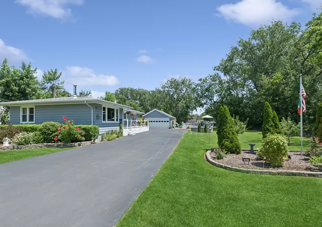 Photo 2 of Single family home for sale at 15241 Le Claire Ave, Oak Forest, IL 60452 | MLS# 12718264 | Listing updated on 2026-08-25
