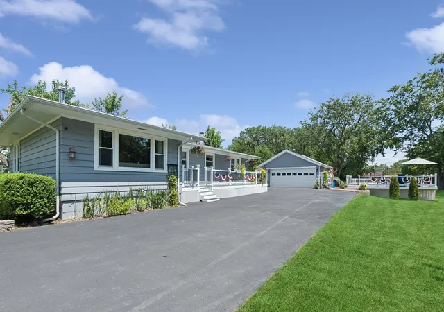Photo 3 of Single family home for sale at 15241 Le Claire Ave, Oak Forest, IL 60452 | MLS# 12718264 | Listing updated on 2026-08-25