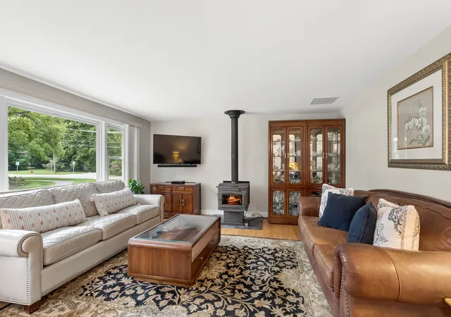 Photo 3 of Single family home for sale at 15241 Le Claire Ave, Oak Forest, IL 60452 | MLS# 12718264 | Listing updated on 2026-08-25