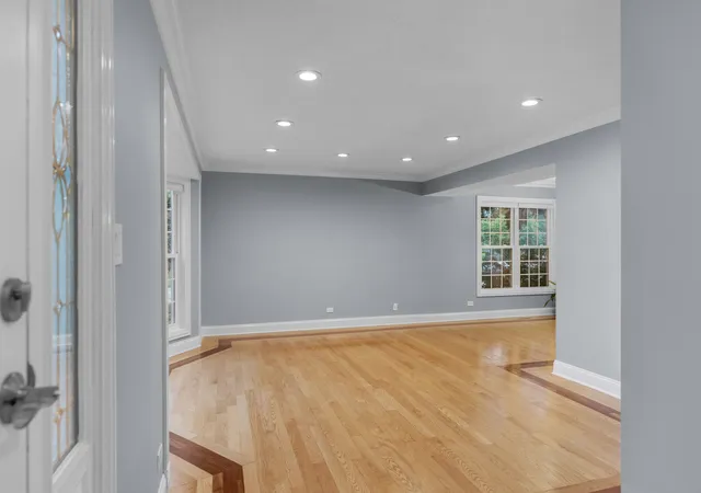 Photo 3 of Single family home for sale at 826 Pin Oak Cir, Cary, IL 60013 | MLS# 12718279 | Listing updated on 2026-09-30