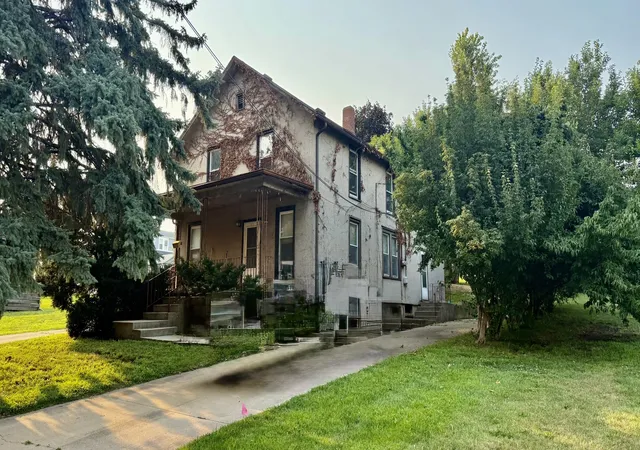 Listing Photo 3 - Condo for sale in building located at 311 6th St, Peru, IL 61354