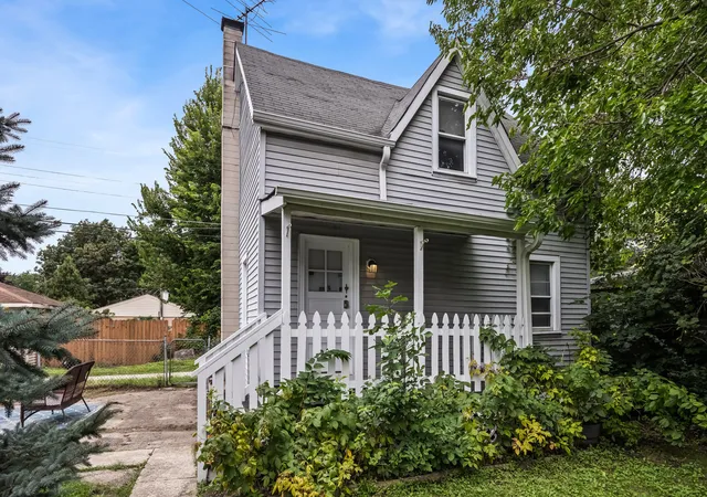 Photo 2 of Single family home for sale at 3940 Sunnyside Ave, Brookfield, IL 60513 | MLS# 12718504 | Listing updated on 2026-09-12