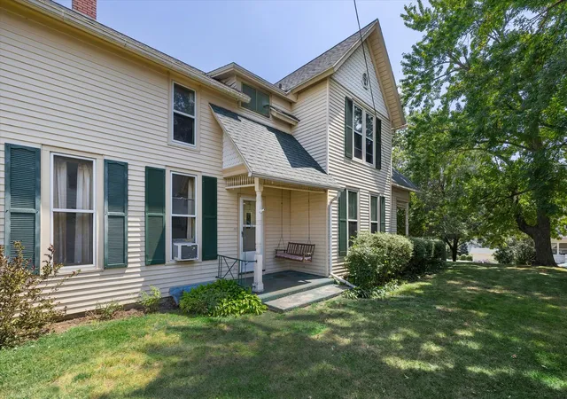 Photo 3 of Single family home for sale at 815 12th Avenue, Fulton, IL 61252 | MLS# 12718508 | Listing updated on 2026-10-07