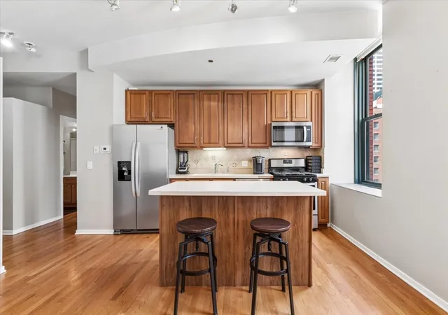 Photo 3 of Sale Pending at 208 W Washington St #1405, Chicago, IL 60606 | MLS# 12718540 | Listing updated on 2026-09-24