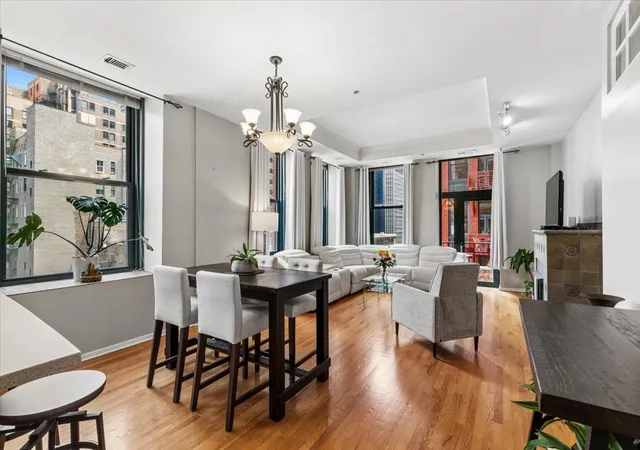 Photo 3 of Sale Pending at 208 W Washington St #1405, Chicago, IL 60606 | MLS# 12718540 | Listing updated on 2026-09-24