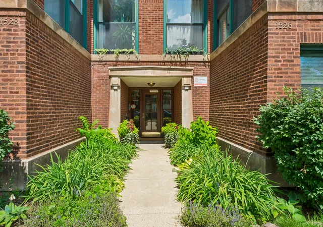 Photo 2 of Sale Pending at 1526 W Birchwood Ave #4E, Chicago, IL 60626 | MLS# 12718551 | Listing updated on 2026-09-30