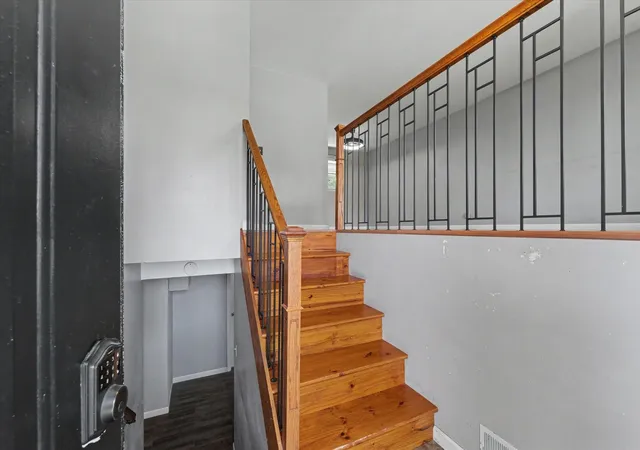 Photo 4 of Single family home for sale at 1524 Gates Dr, Rantoul, IL 61866 | MLS# 12718584 | Listing updated on 2026-09-28