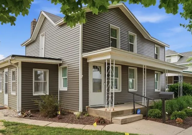 Photo 1 of Single family home for sale at 322 E Carroll St, Lanark, IL 61046 | MLS# 12718591 | Listing updated on 2026-09-21