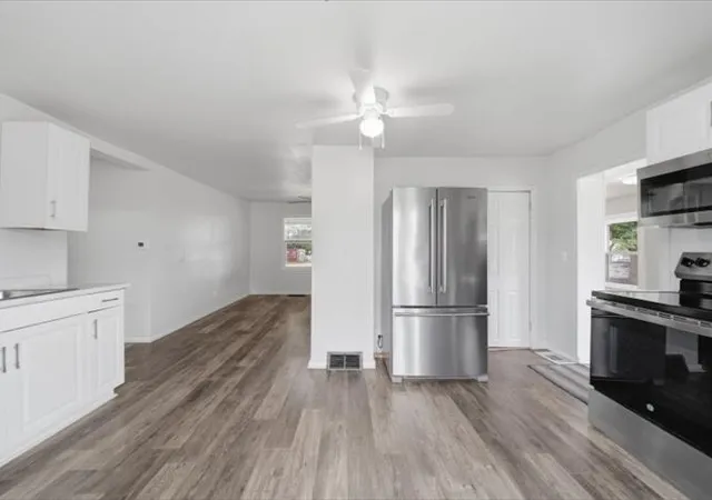 Photo 4 of Single family home for sale at 322 E Carroll St, Lanark, IL 61046 | MLS# 12718591 | Listing updated on 2026-09-21