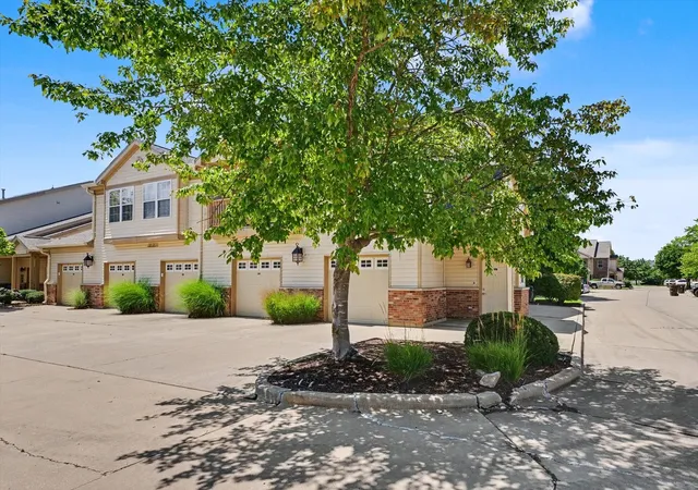 4th image of 3774 Thornhill Cir, Champaign, IL 61822