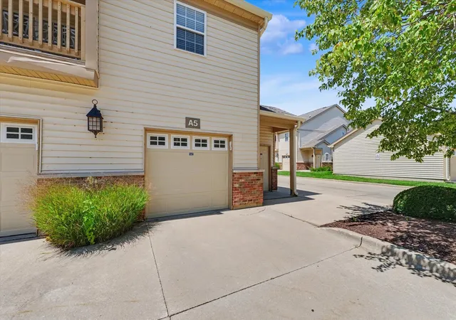 5th image of 3774 Thornhill Cir, Champaign, IL 61822