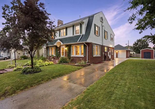 2nd image of 186 N Du Bois Ave, Elgin, IL 60123 | MLS# 12718627