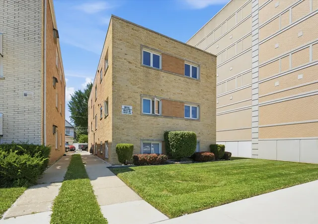 2nd image of 3326 Grove Ave #6, Berwyn, IL 60402 | MLS# 12718634