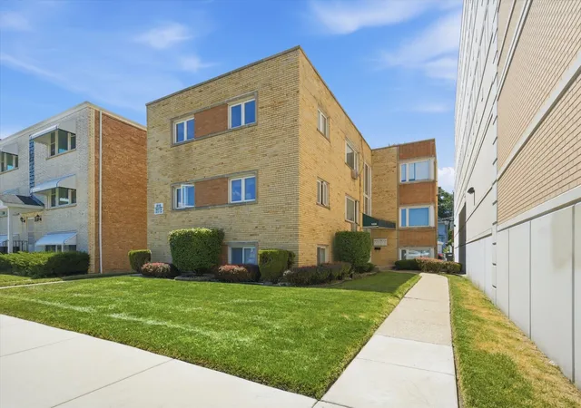 3rd image of 3326 Grv Ave, Berwyn, IL 60402