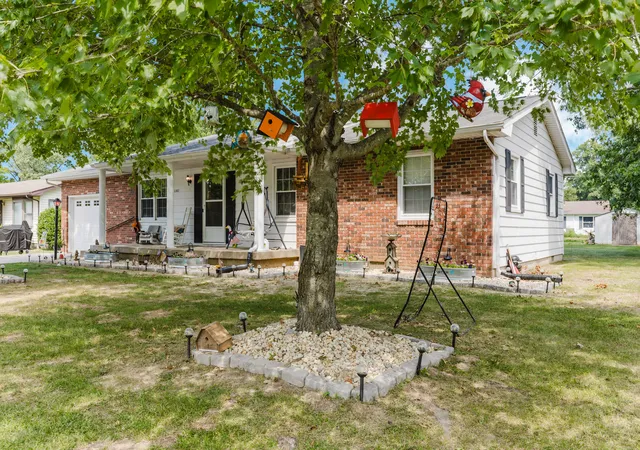 Photo 2 of Single family home for sale at 1302 Susan Ln, Carterville, IL 62918 | MLS# 12718665 | Listing updated on 2026-08-15