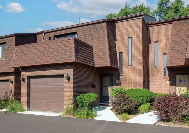 Photo 1 of Townhouse for sale at 428 S Dee Rd, Park Ridge, IL 60068 | MLS# 12718666 | Listing updated on 2026-09-01