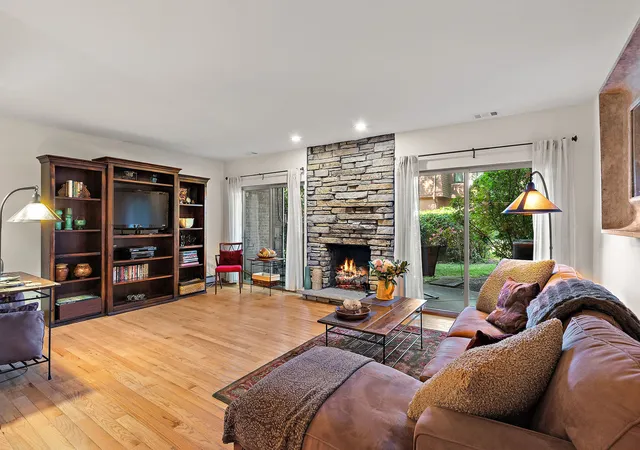 Photo 2 of Townhouse for sale at 428 S Dee Rd, Park Ridge, IL 60068 | MLS# 12718666 | Listing updated on 2026-09-01