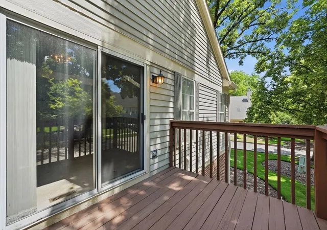image of 864 N Shady Oaks Dr, Elgin, IL 60120