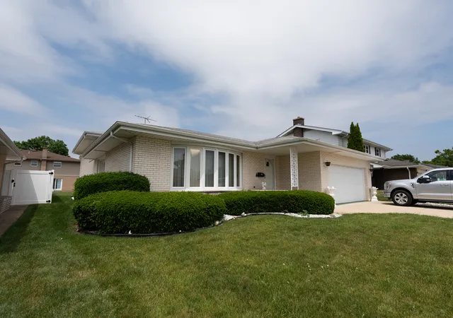 Photo 1 of Single family home for sale at 10916 Kingston St, Westchester, IL 60154 | MLS# 12718685 | Listing updated on 2026-08-17