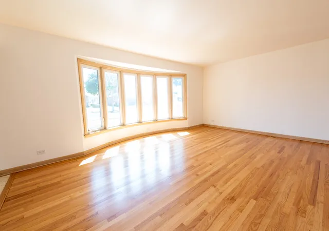 Photo 3 of Single family home for sale at 10916 Kingston St, Westchester, IL 60154 | MLS# 12718685 | Listing updated on 2026-08-17