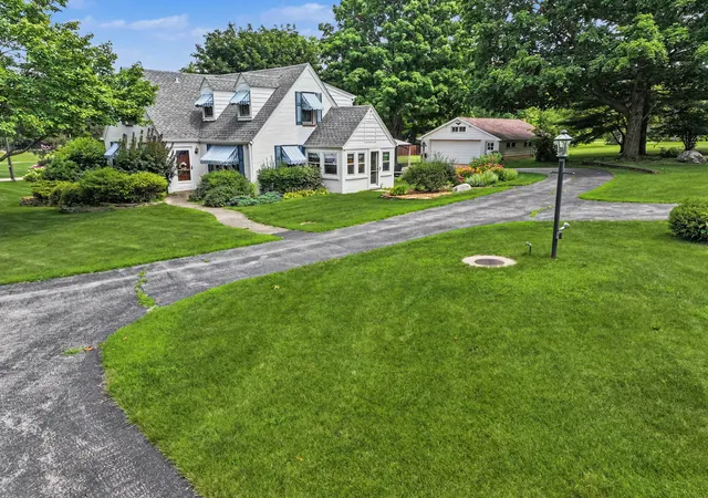 Photo 3 of Single family home for sale at 9000 Wolf Rd, Burr Ridge, IL 60527 | MLS# 12718701 | Listing updated on 2026-08-06