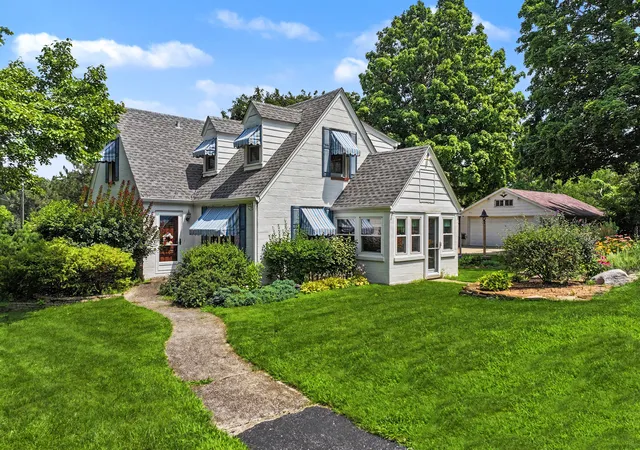 Photo 4 of Single family home for sale at 9000 Wolf Rd, Burr Ridge, IL 60527 | MLS# 12718701 | Listing updated on 2026-08-06