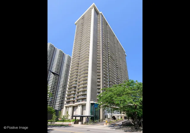Condo for sale at 6007 N Sheridan Rd #14D, Chicago, IL 60660 | MLS# 12718704