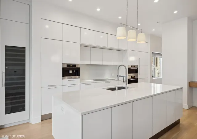 Listing Photo 4 - Condo for sale in building located at 747 N Clark St, Chicago, IL 60654 - Unit #401