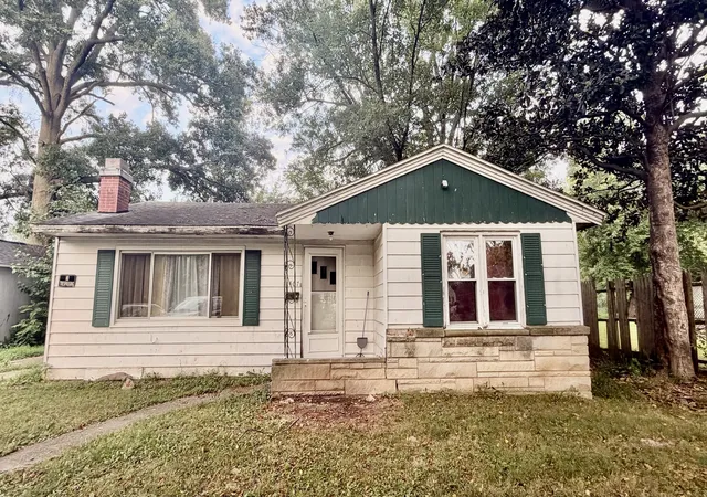 Photo 1 of Single family home for sale at 1407 S Sycamore St, Centralia, IL 62801 | MLS# 12718776 | Listing updated on 2026-09-16